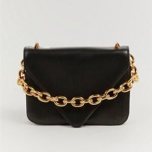 Elegant Black Handbag with Gold Chain